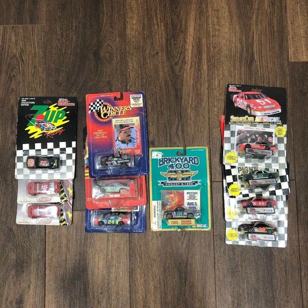 1992 1993 NASCAR Racing Champions Stock Car w/ Card and Display & Winners Circle
